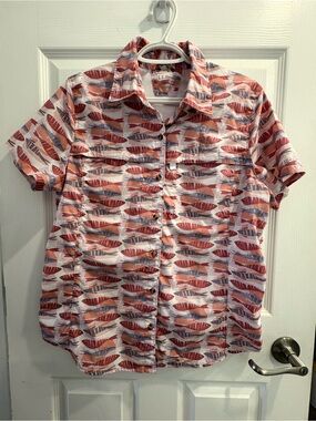 UPF50+ L.L. Bean Short-Sleeve Button Shirt in Coral and Blue Fish Print.Wms med